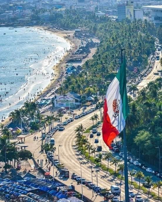 Asta Bandera monumental en Acapulco