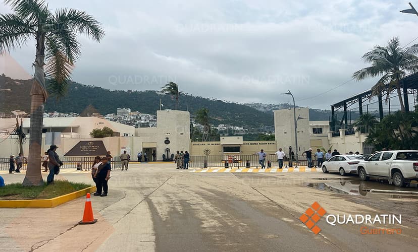 Entrada a la Base Naval de Acapulco